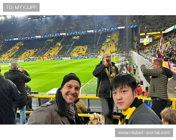 樊振东与德国乒乓球运动员波尔共度圣诞，晒合照显友情